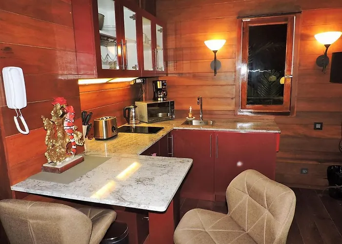 Villa Bois Joli Au Cap (Mahe)