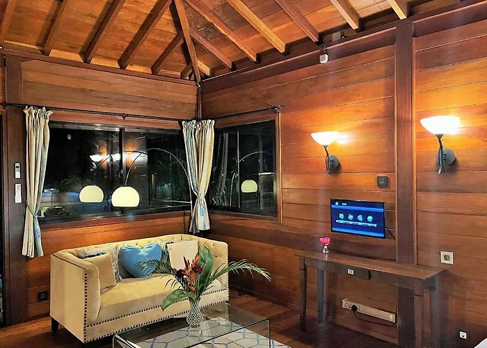 Villa Bois Joli Au Cap (Mahe)